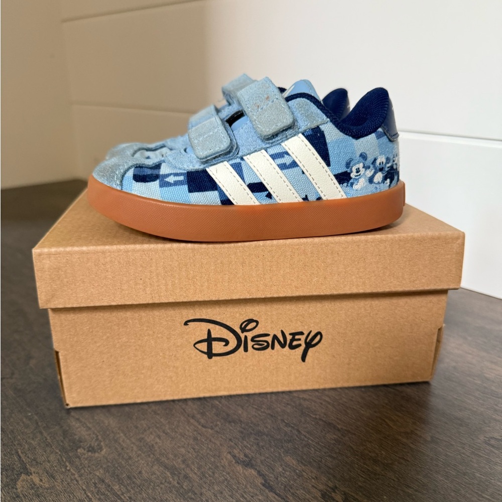 Adidas Disney runners 7.5C VGUC
